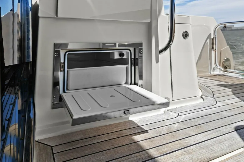 Prodigi Yacht Photos Pics 2017 Sea Ray 510 Fly - Image 33