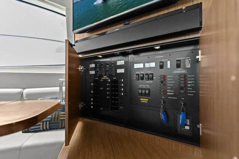 Prodigi Yacht Photos Pics 2017 Sea Ray 510 Fly - Image 42