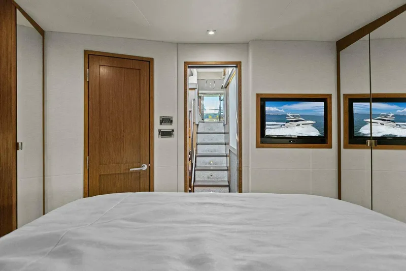 Prodigi Yacht Photos Pics 2017 Sea Ray 510 Fly - Image 57