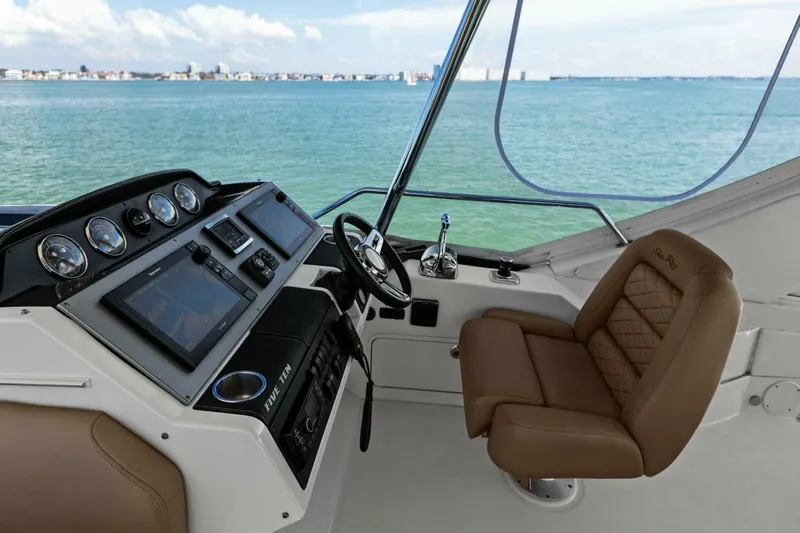 Prodigi Yacht Photos Pics 2017 Sea Ray 510 Fly - Image 29