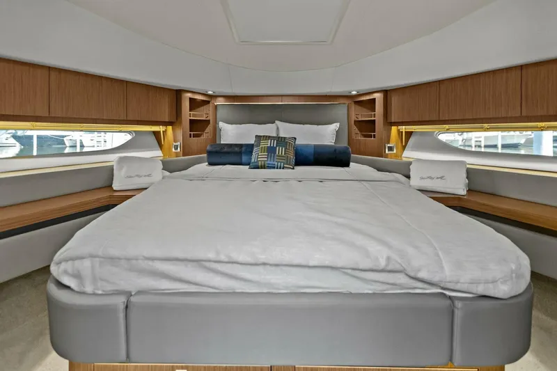 Prodigi Yacht Photos Pics 2017 Sea Ray 510 Fly - Image 56