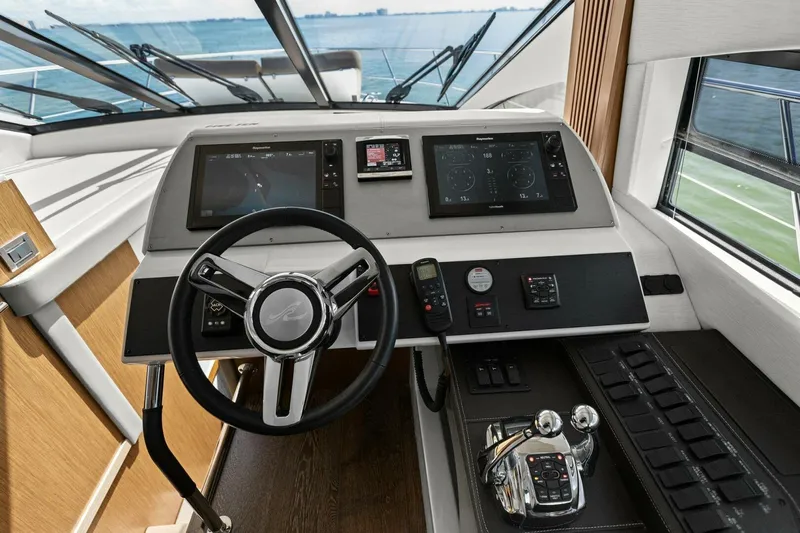 Prodigi Yacht Photos Pics 2017 Sea Ray 510 Fly - Image 47