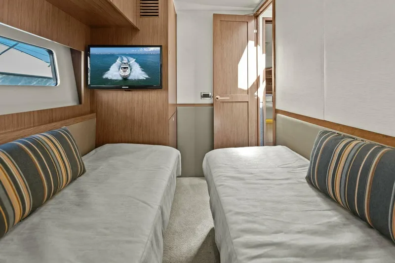 Prodigi Yacht Photos Pics 2017 Sea Ray 510 Fly - Image 65