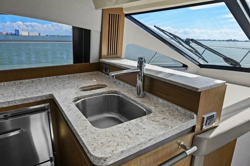 Prodigi Yacht Photos Pics 2017 Sea Ray 510 Fly - Image 54