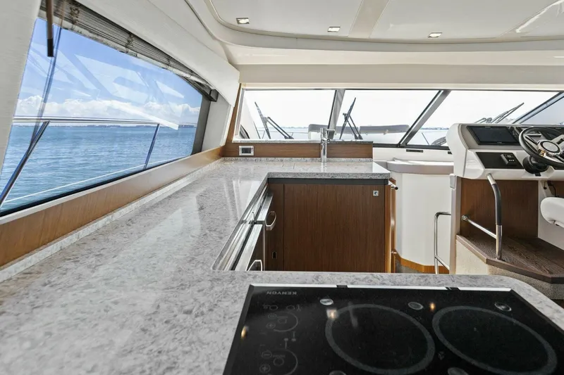 Prodigi Yacht Photos Pics 2017 Sea Ray 510 Fly - Image 51