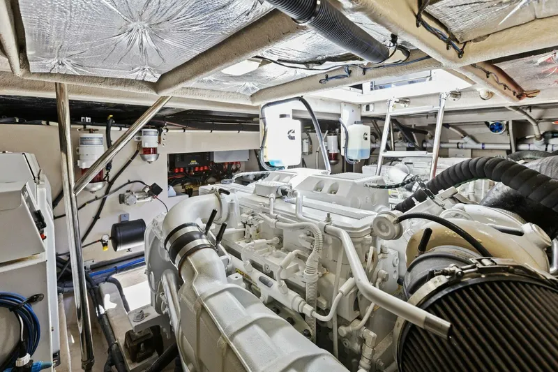 Prodigi Yacht Photos Pics 2017 Sea Ray 510 Fly - Image 79