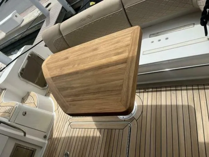 Prodigi Yacht Photos Pics 2017 Sea Ray 510 Fly - Image 25