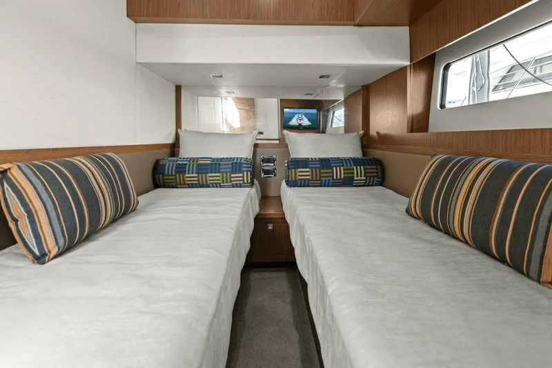 Prodigi Yacht Photos Pics 2017 Sea Ray 510 Fly - Image 64