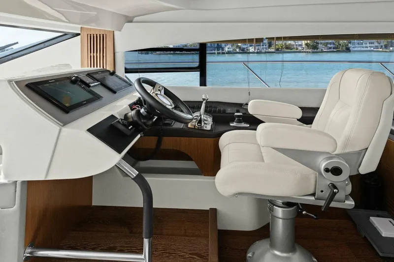 Prodigi Yacht Photos Pics 2017 Sea Ray 510 Fly - Image 44