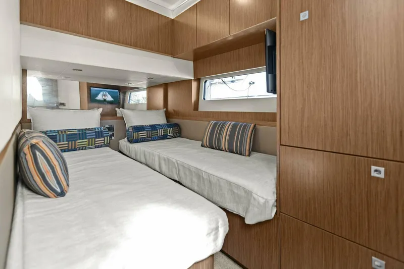 Prodigi Yacht Photos Pics 2017 Sea Ray 510 Fly - Image 63