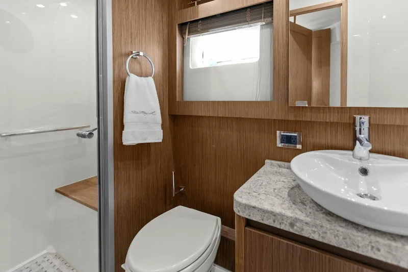 Prodigi Yacht Photos Pics 2017 Sea Ray 510 Fly - Image 73