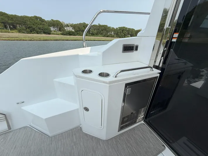 2023 Cruisers 42 Cantius Yacht Photos Pics 2023 Cruisers Yachts 42 Cantius boat deck with steps and built-in storage.