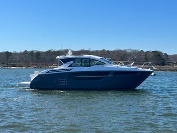 2023 Cruisers Yachts 42 Cantius