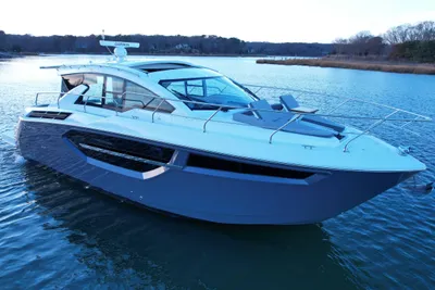 Cruisers Yachts 42 Cantius