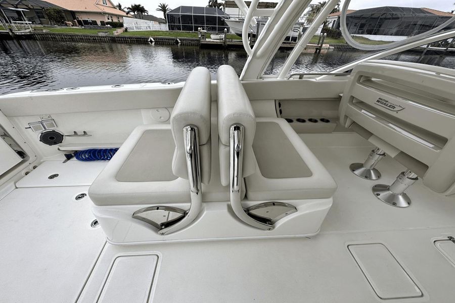 2021 Boston Whaler 320 Vantage