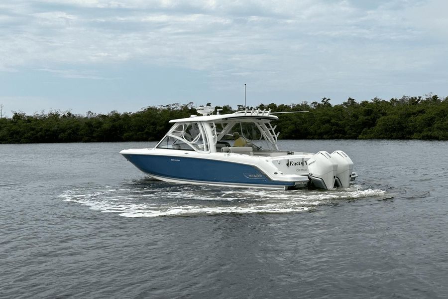 2021 Boston Whaler 320 Vantage