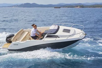 Quicksilver Activ 555 Cabin