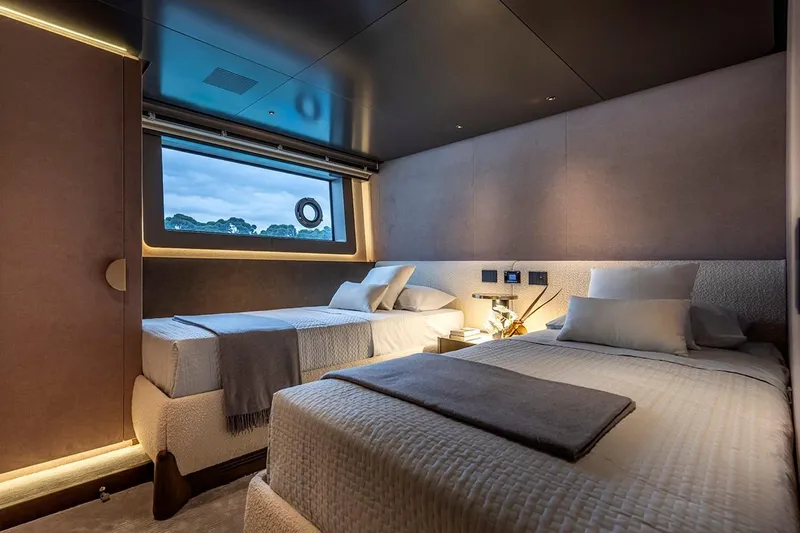  Yacht Photos Pics Manufacturer Provided Image