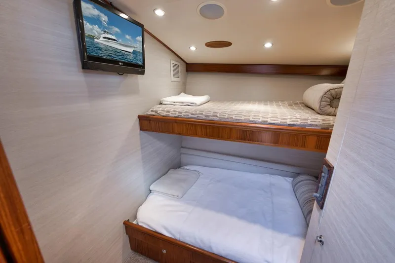 No Agenda Yacht Photos Pics Guest Stateroom