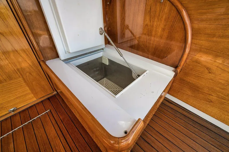 No Agenda Yacht Photos Pics Mezzanine Drink Box