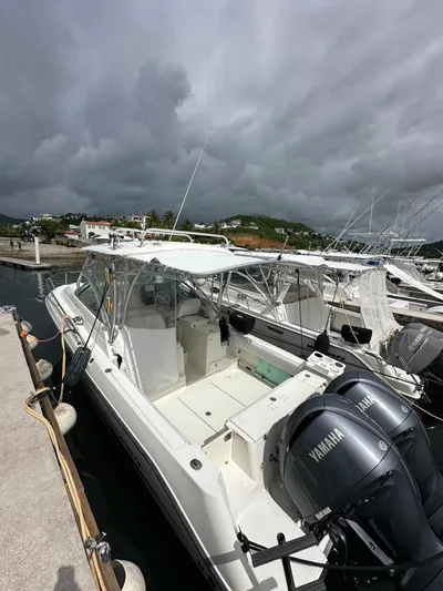  Yacht Photos Pics 2006 Hydra-Sports 2900 VX boat docked with twin Yamaha engines.