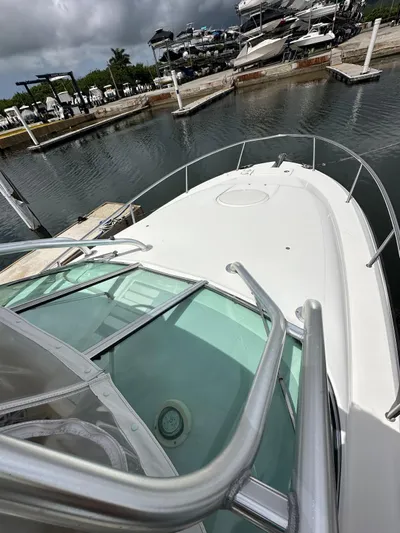  Yacht Photos Pics 2006 Hydra-Sports 2900 VX boat docked at a marina.