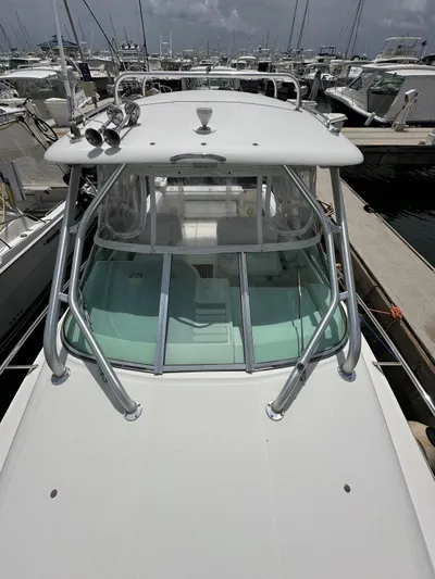  Yacht Photos Pics 2006 Hydra-Sports 2900 VX boat docked at a marina.