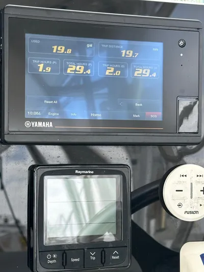  Yacht Photos Pics Yamaha and Raymarine displays on a 2006 Hydra-Sports 2900 VX boat dashboard.