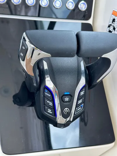  Yacht Photos Pics Throttle controls of a 2006 Hydra-Sports 2900 VX boat.