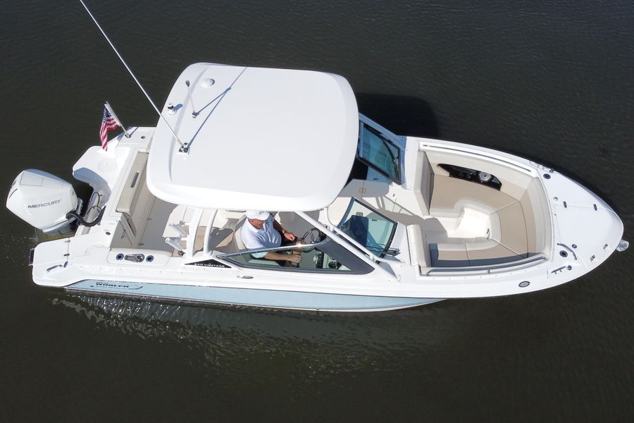 2021 Boston Whaler 240 Vantage