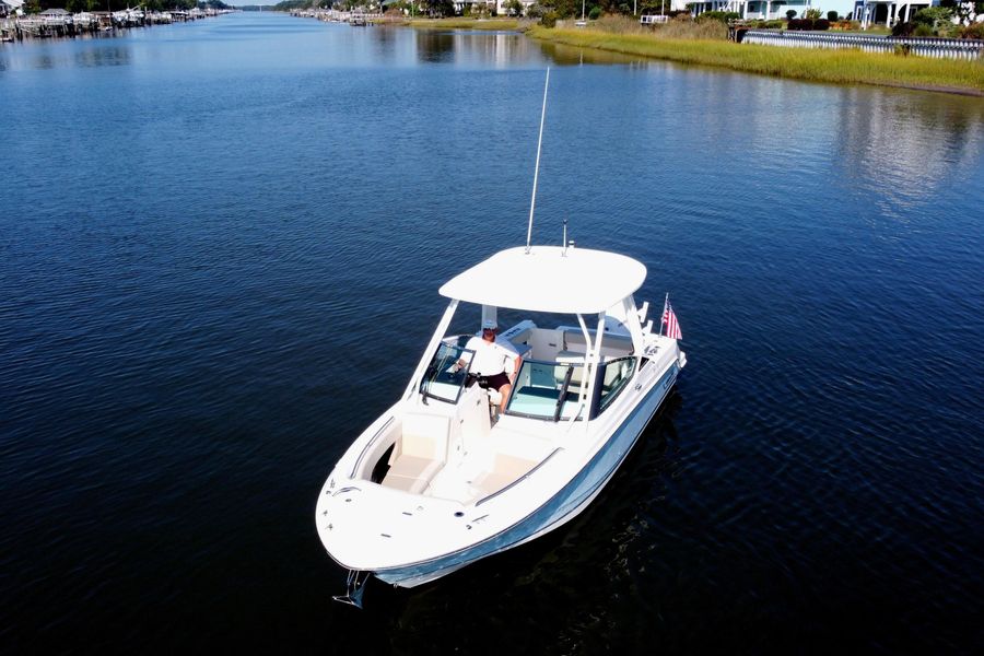 2021 Boston Whaler 240 Vantage