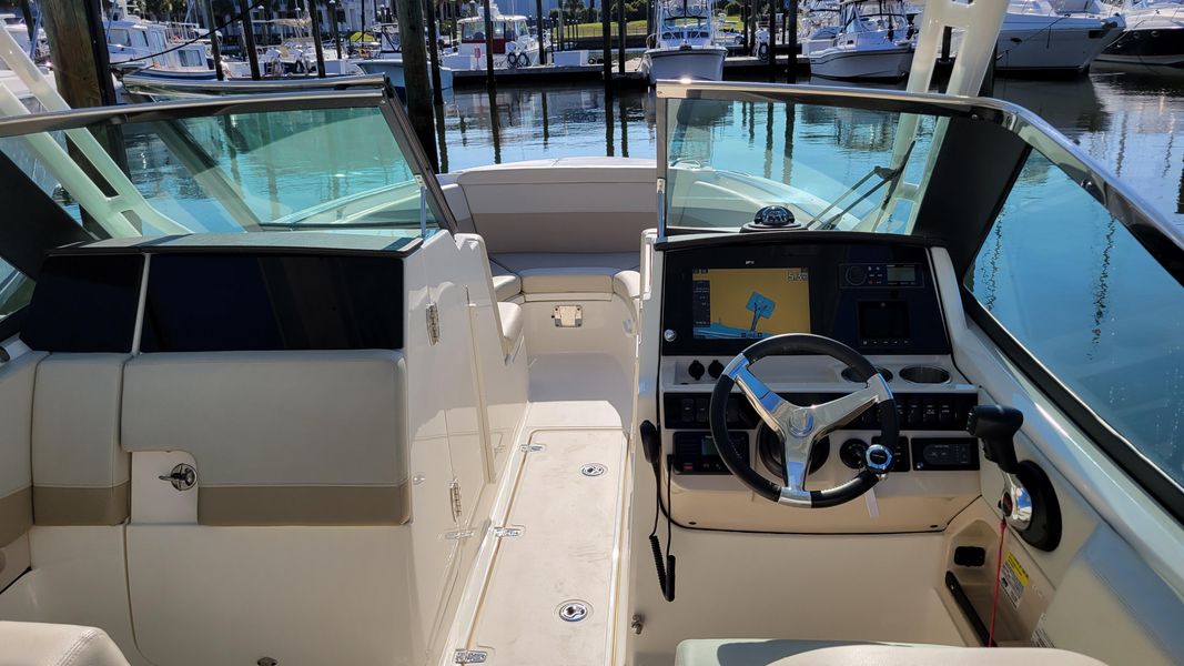 2021 Boston Whaler 240 Vantage