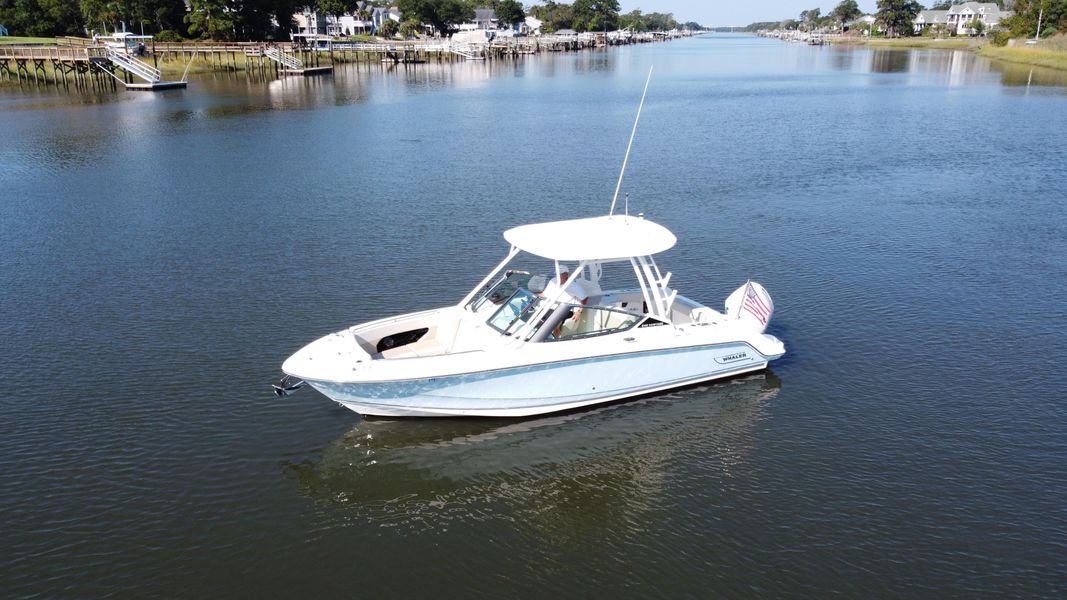 2021 Boston Whaler 240 Vantage