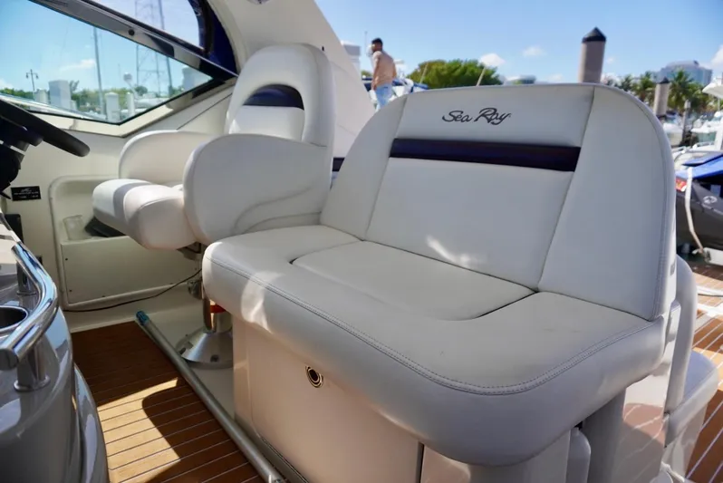  Yacht Photos Pics 2007 Sea Ray 38 Sundancer interior with white leather seating and wood flooring.