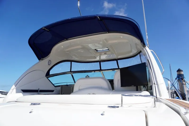  Yacht Photos Pics 2007 Sea Ray 38 Sundancer yacht with blue canopy and white seating.
