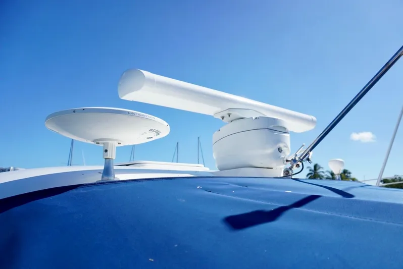  Yacht Photos Pics Radar equipment on 2007 Sea Ray 38 Sundancer yacht under clear blue sky.