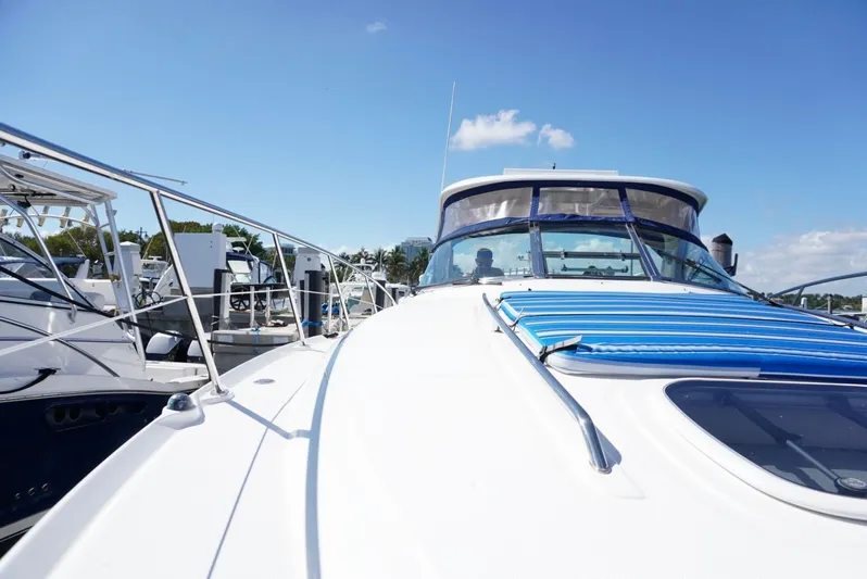  Yacht Photos Pics 2007 Sea Ray 38 Sundancer yacht docked under clear blue sky.