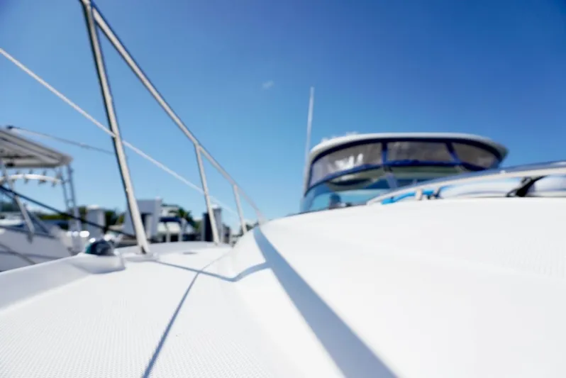  Yacht Photos Pics 2007 Sea Ray 38 Sundancer yacht under clear blue sky.