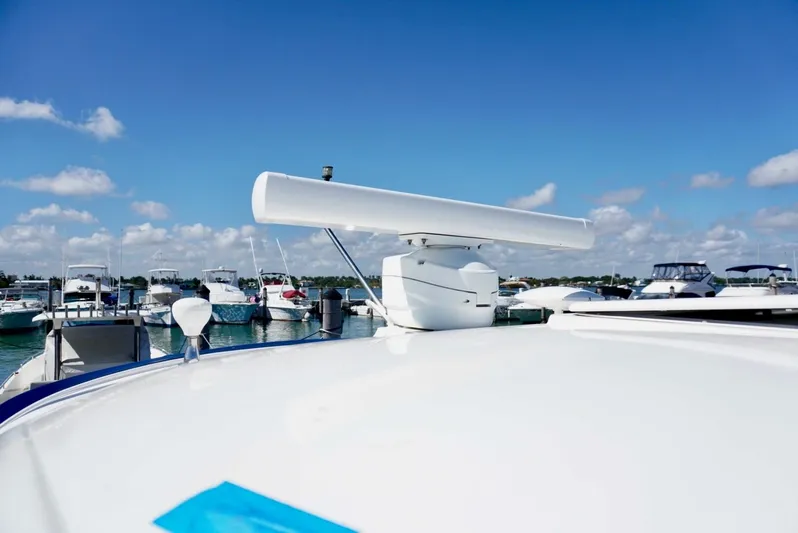  Yacht Photos Pics 2007 Sea Ray 38 Sundancer radar on deck, docked with other boats under clear sky.