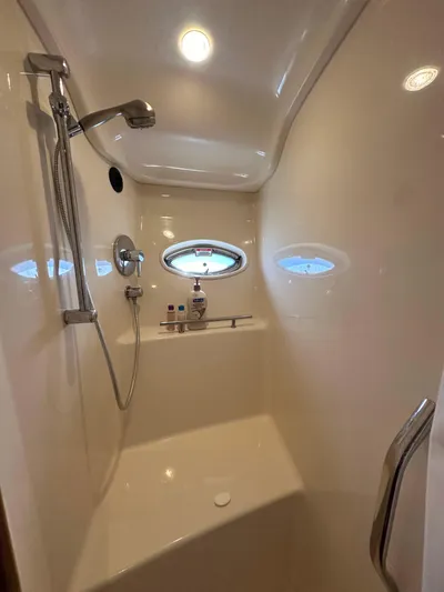  Yacht Photos Pics Shower area in 2007 Sea Ray 38 Sundancer yacht with modern fixtures.