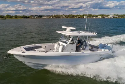 2023 Everglades 335 Center Console