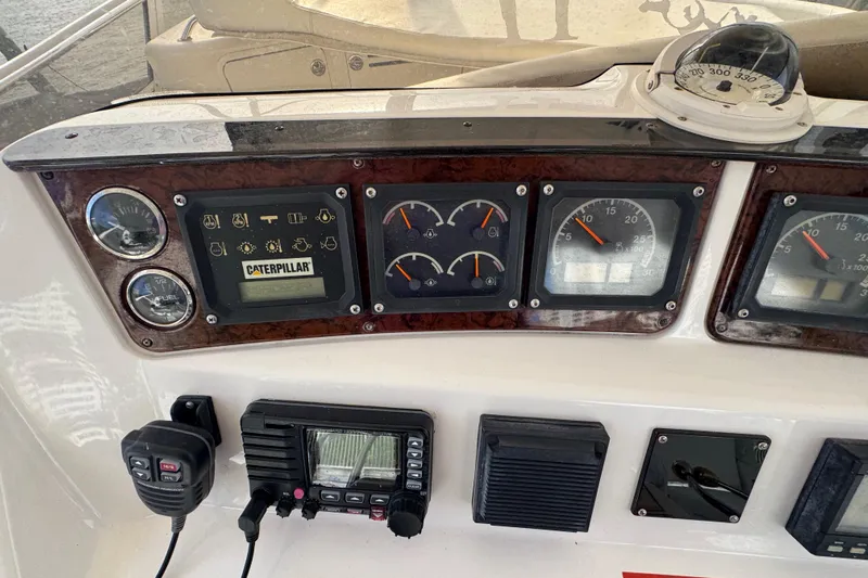 Scanner II Yacht Photos Pics 1998 Sea Ray 480 Sedan Bridge dashboard with gauges and navigation equipment.