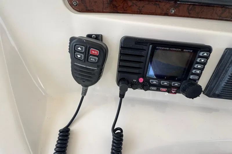 Scanner II Yacht Photos Pics Standard Horizon radio equipment on 1998 Sea Ray 480 Sedan Bridge yacht.