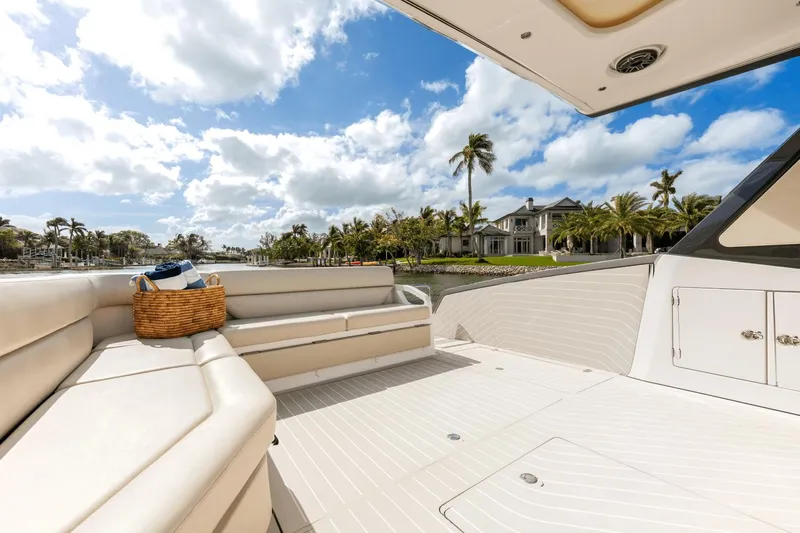 Bae Watch Yacht Photos Pics 