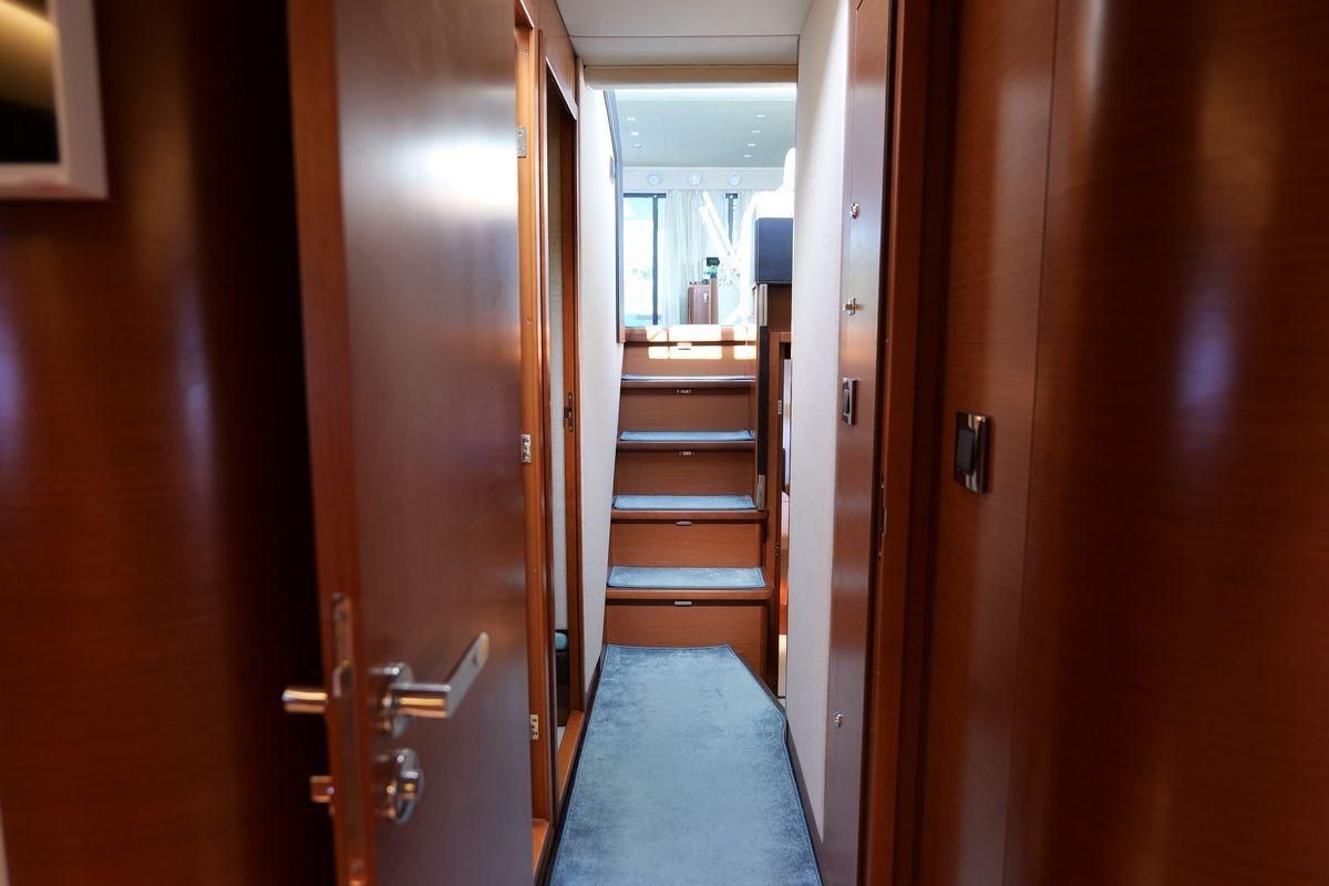 2013 Prestige 62 