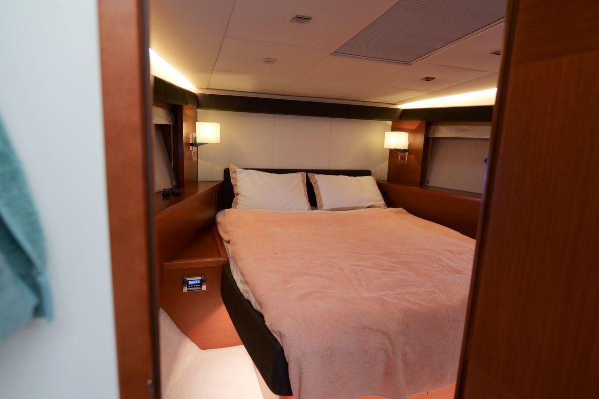 2013 Prestige 62 