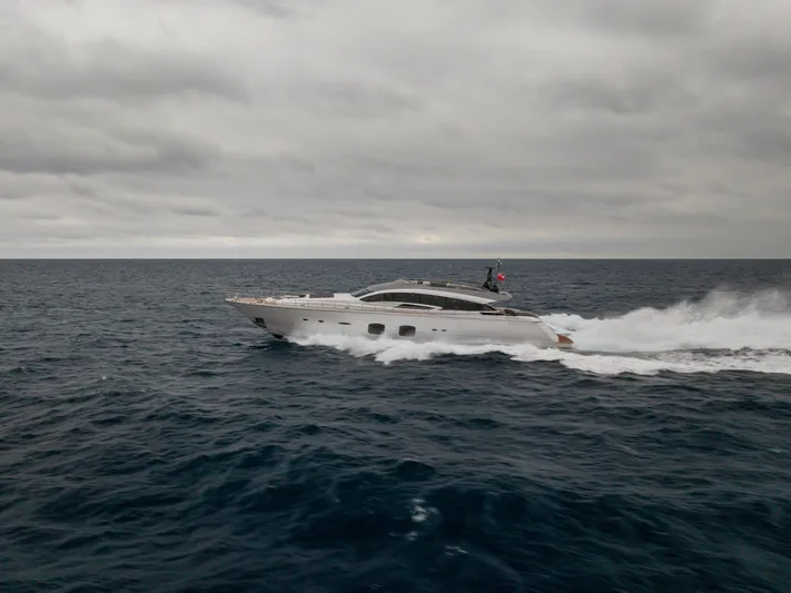 Naav Yacht Photos Pics 