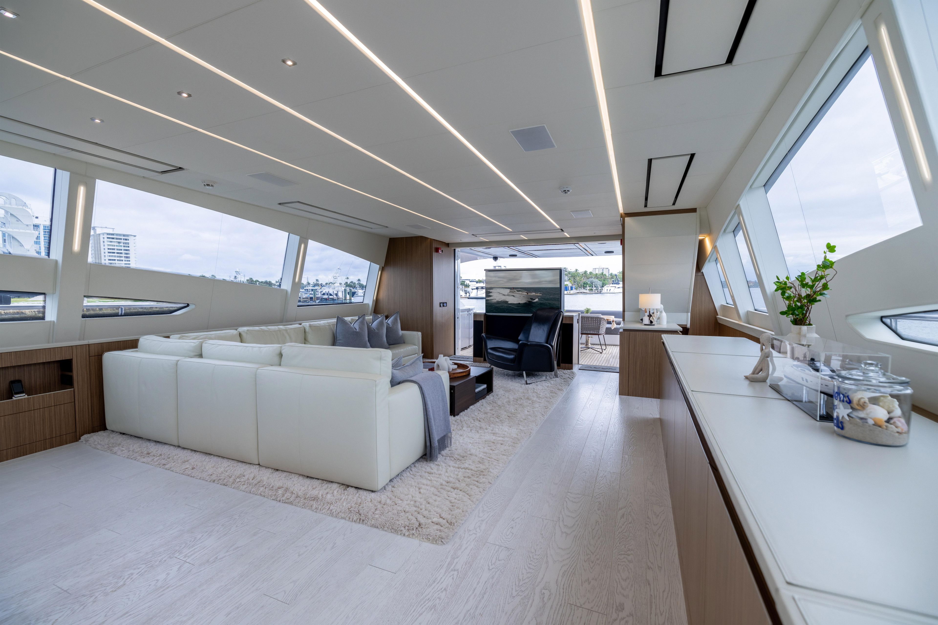 2018 Pershing 108 