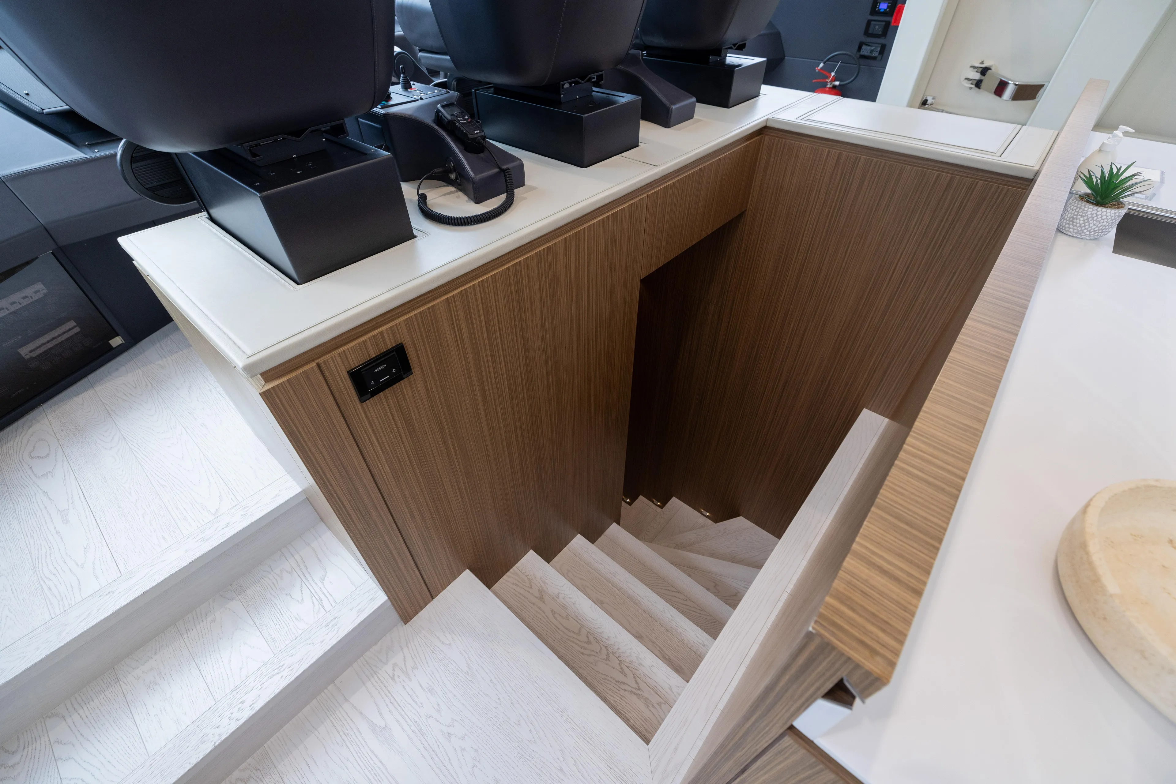 Naav Yacht Photos Pics 