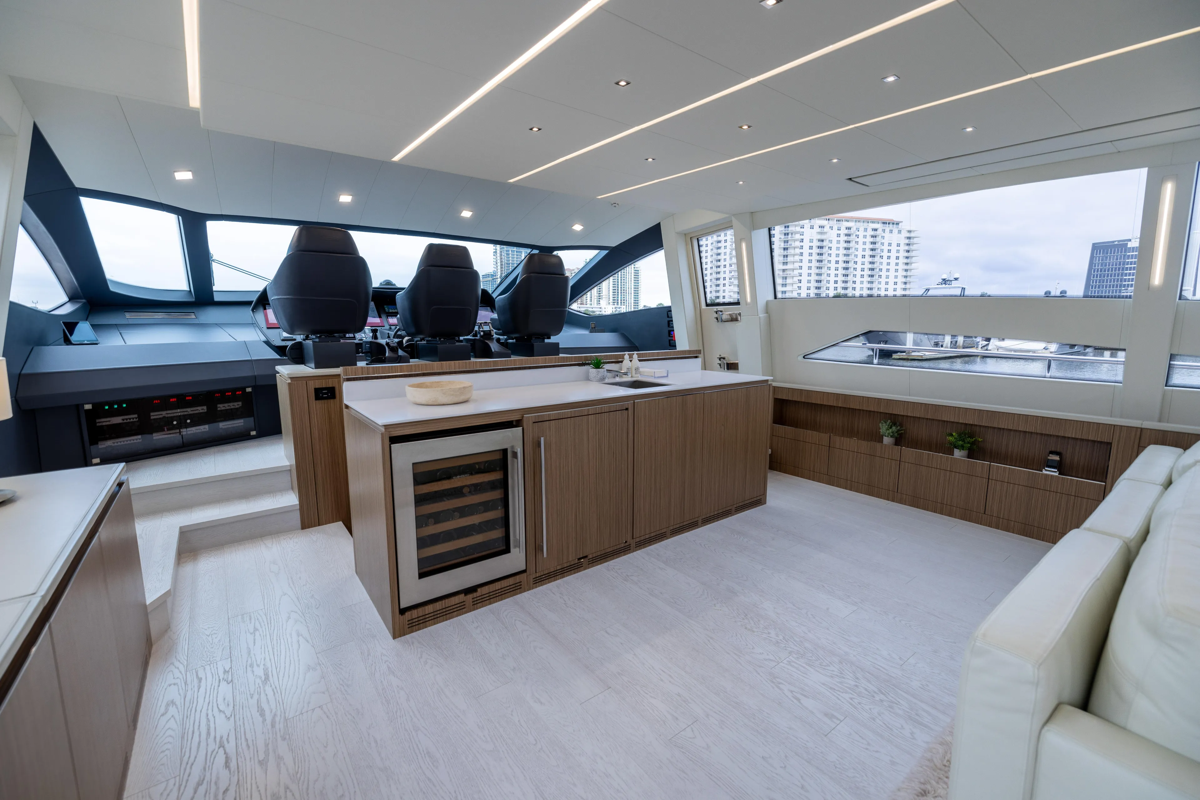 Naav Yacht Photos Pics 